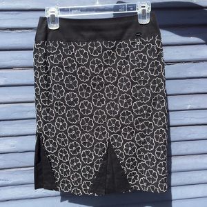 Chanel black white flower pencil skirt